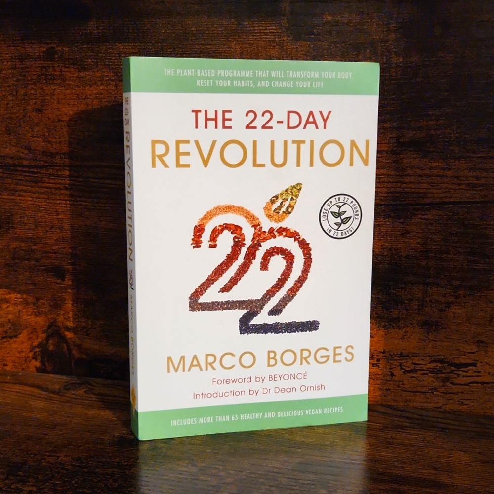 Foreword by BEYONCE!  22-Day Revolution, by Marco Borges (Paperback)